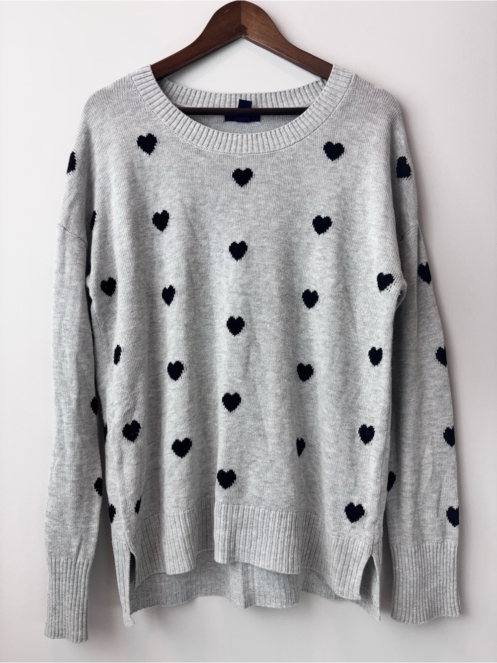 GAP Women’s Heart Print Knit Sweater – Gray & Black – Size M